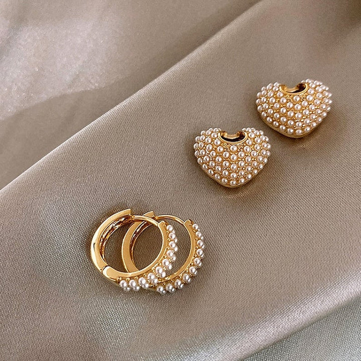 Dangling Heart Pearl Earrings